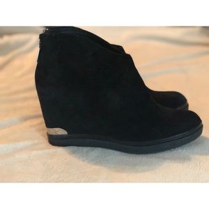 πDonald Pliner Black Suede Wedge Ankle Bootieπ